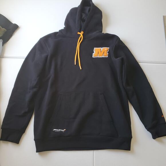 McLaren Formula 1 Team Hoodie Pullover Mens Medium Black Austin Texas Castore - Picture 1 of 11